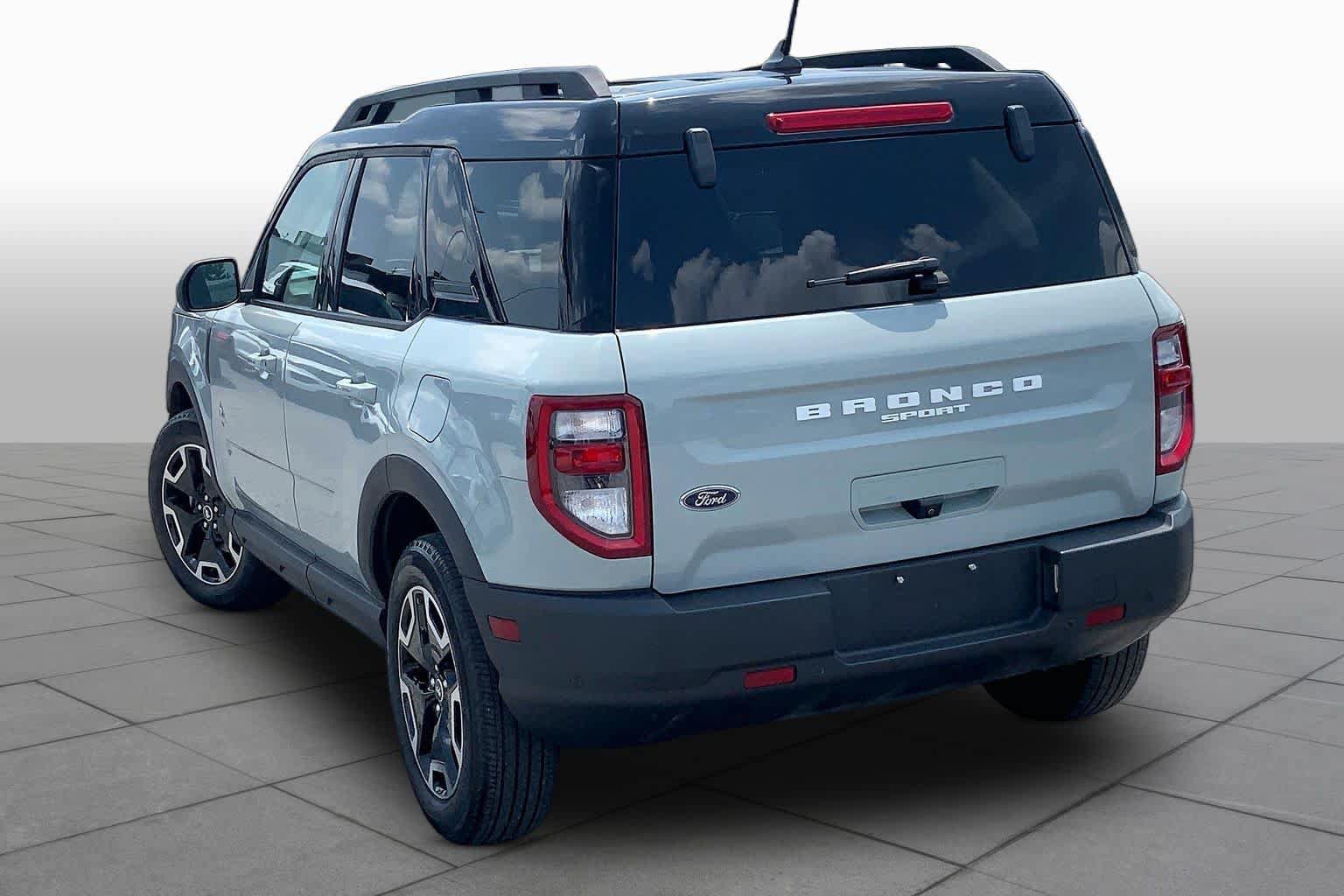 Certified 2022 Ford Bronco Sport Outer Banks w/ Tech Package AWD/4WD image 12