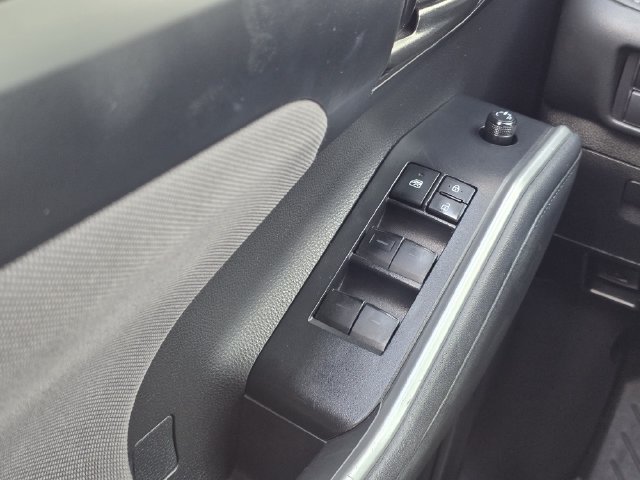 Used 2022 Toyota Highlander L FWD image 17