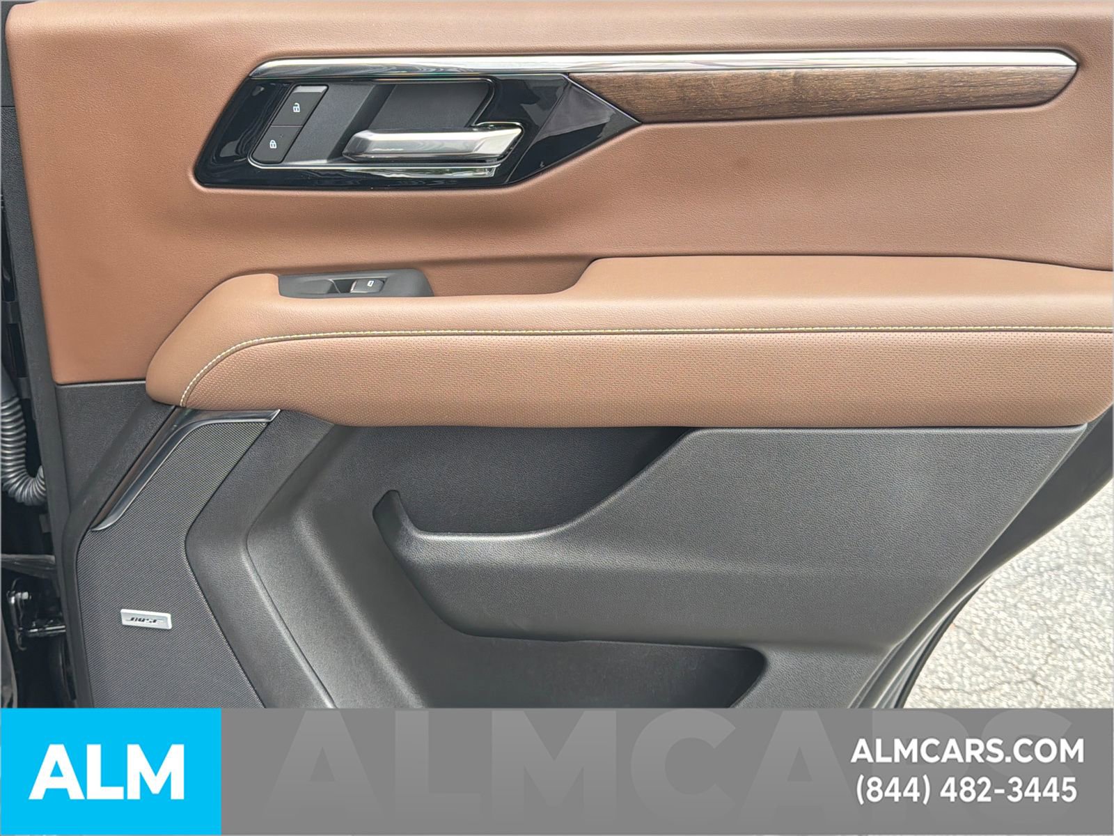Used 2025 Chevrolet Tahoe High Country AWD/4WD image 18