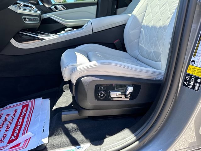 Used 2023 BMW X7 xDrive40i w/ M Sport Package AWD/4WD image 13