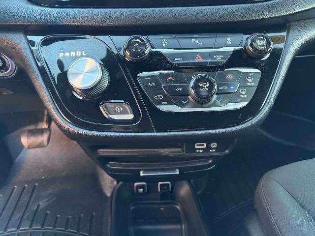 Used 2020 Chrysler Pacifica Touring w/ S Appearance Package FWD image 19