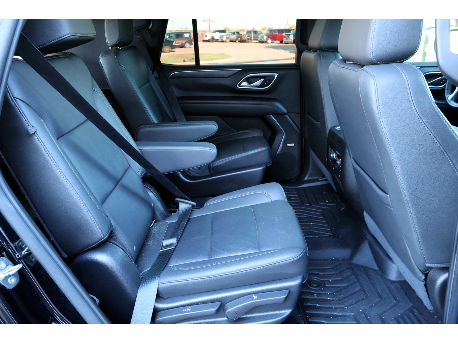 Used 2022 Chevrolet Tahoe Z71 w/ Z71 Off-Road Package AWD/4WD image 19