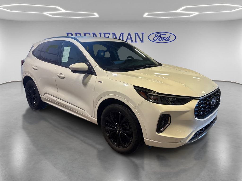 Certified 2023 Ford Escape ST-Line Elite AWD/4WD image 3