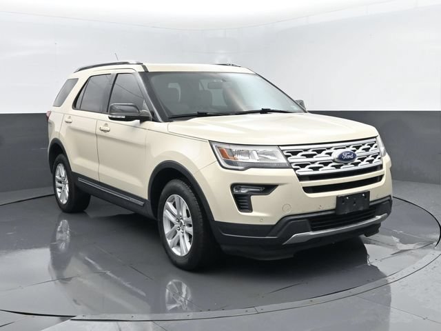 Certified 2018 Ford Explorer XLT w/ Equipment Group 202A AWD/4WD image 3
