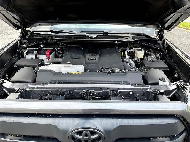 Used 2025 Toyota Tundra SR5 AWD/4WD image 31