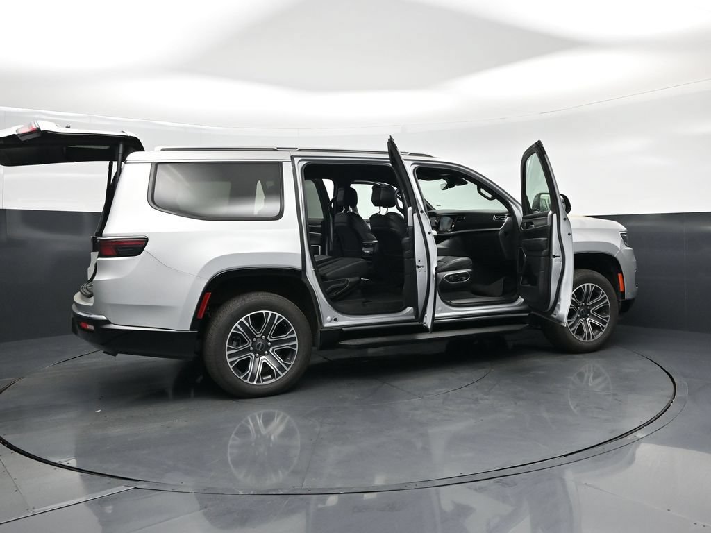 Used 2025 Jeep Wagoneer Series II AWD/4WD image 33