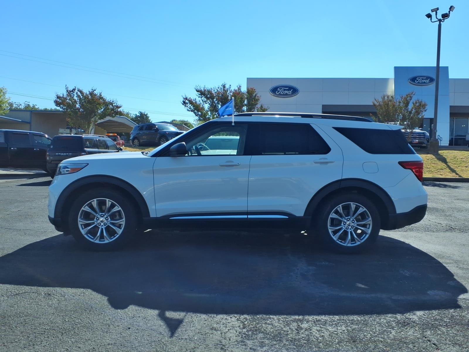 Certified 2020 Ford Explorer XLT w/ Equipment Group 202A RWD image 8