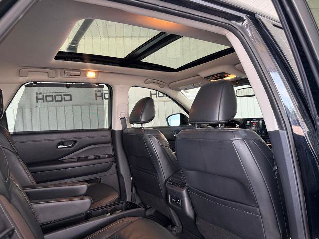 Used 2022 Nissan Pathfinder Platinum w/ Cargo Package FWD image 13