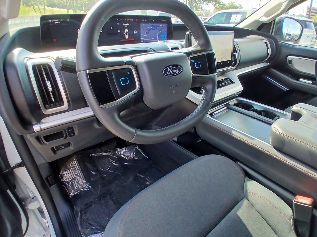 Certified 2025 Ford Expedition Active RWD image 9