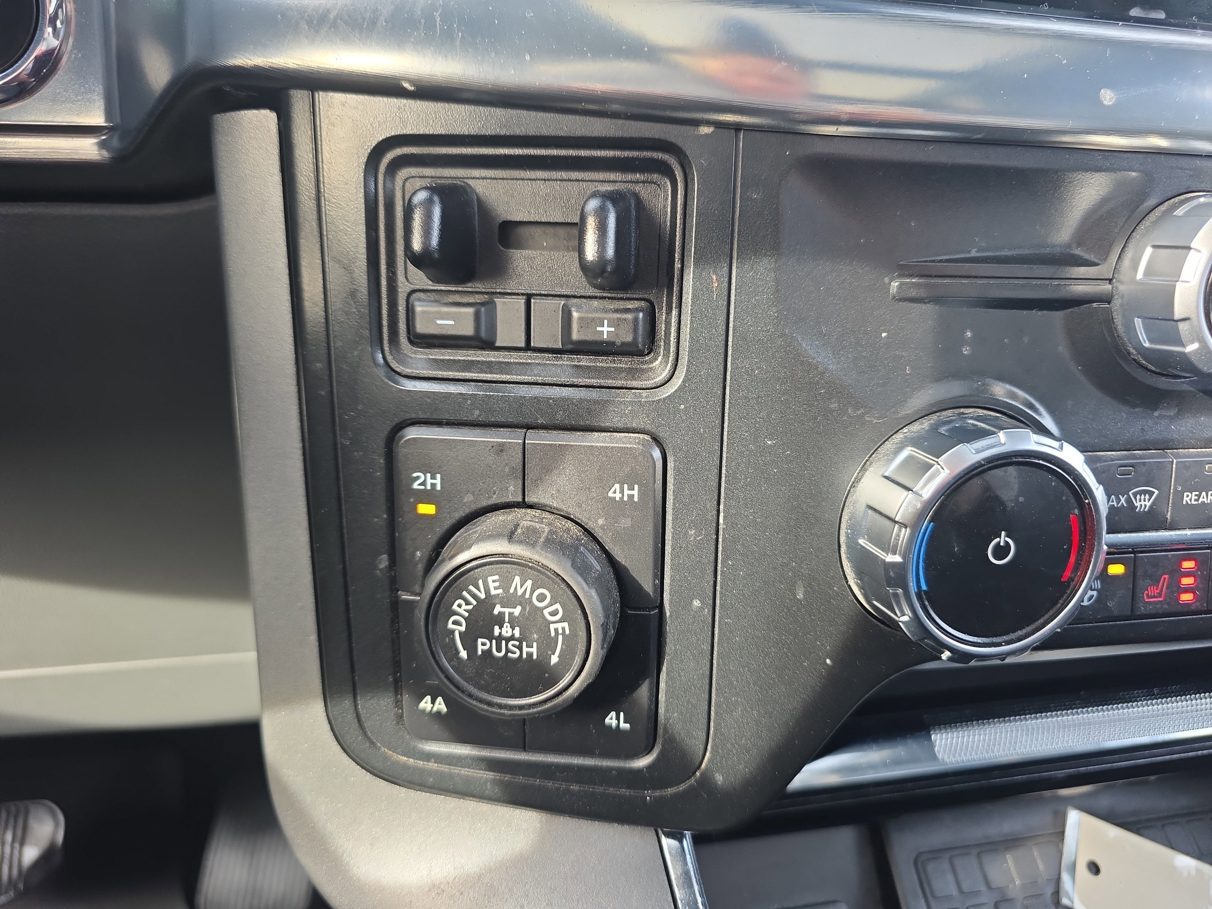 Certified 2022 Ford F150 Lariat w/ Equipment Group 502A High image 46