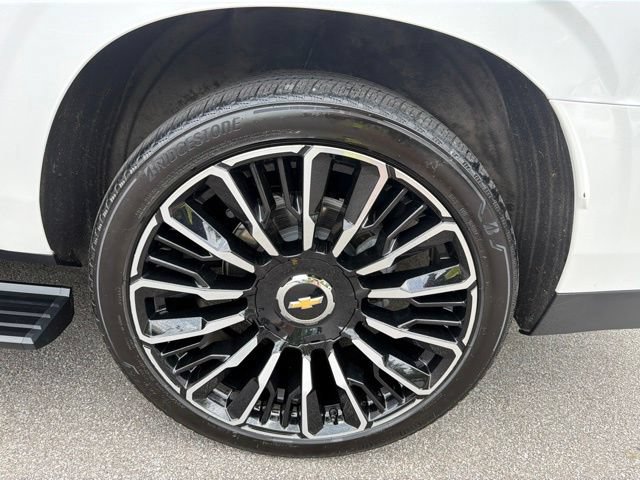 Used 2025 Chevrolet Suburban High Country AWD/4WD image 39