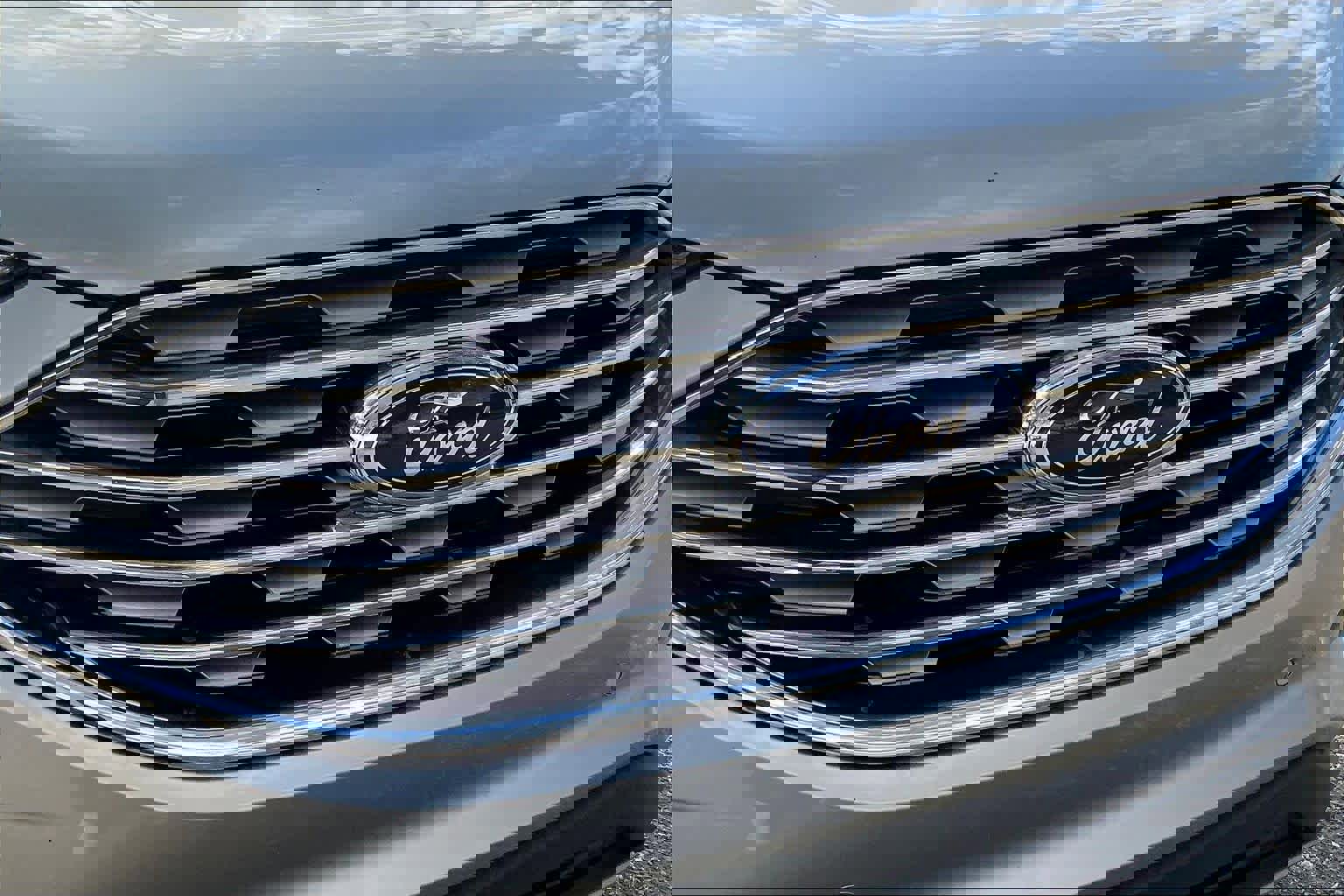 Certified 2024 Ford Edge Titanium image 29