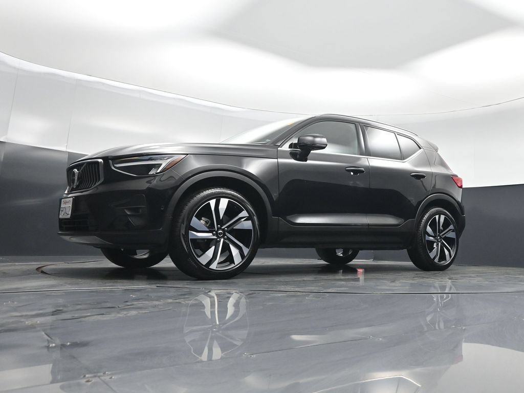 Used 2025 Volvo XC40 B5 Plus AWD/4WD image 46