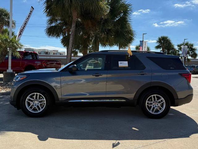 Certified 2025 Ford Explorer Active image 2