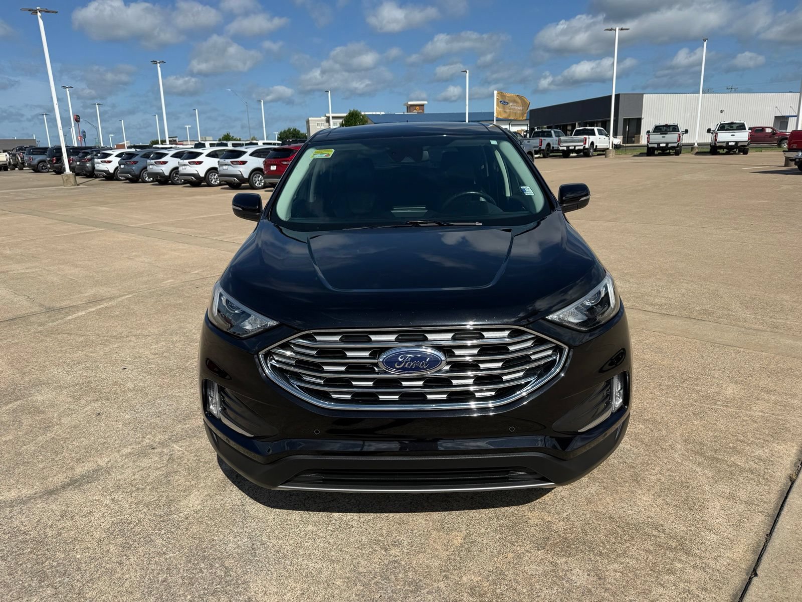 Certified 2024 Ford Edge Titanium AWD/4WD image 2