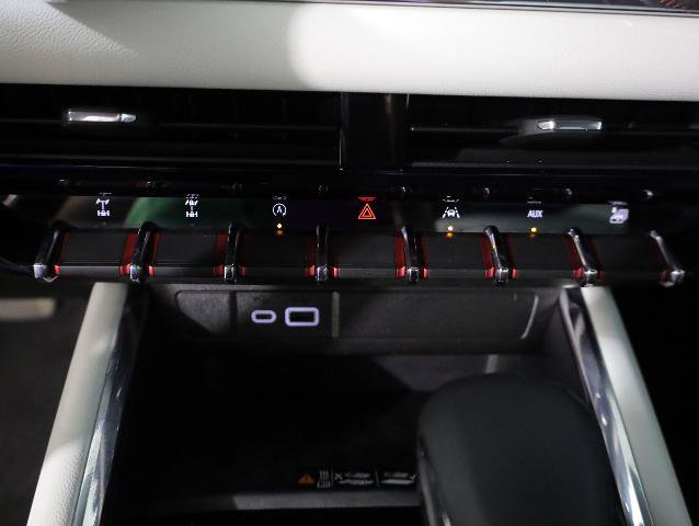 Used 2024 GMC Canyon AT4X AWD/4WD image 15