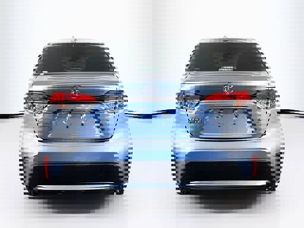 Used 2021 Toyota Corolla LE image 5