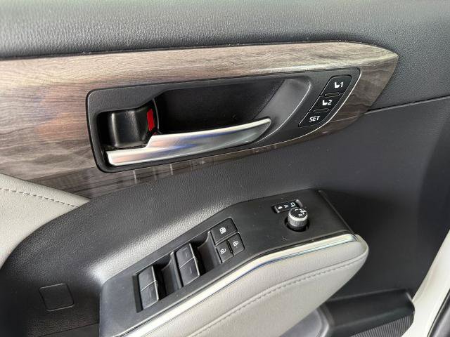 Used 2023 Toyota Highlander Platinum FWD image 23