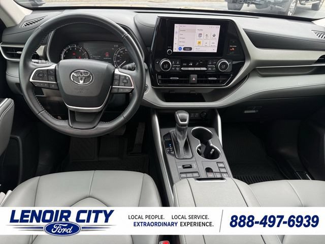 Used 2023 Toyota Highlander XLE AWD/4WD image 14