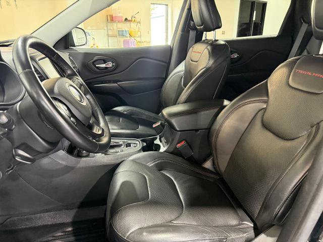 Used 2019 Jeep Cherokee Trailhawk AWD/4WD image 17