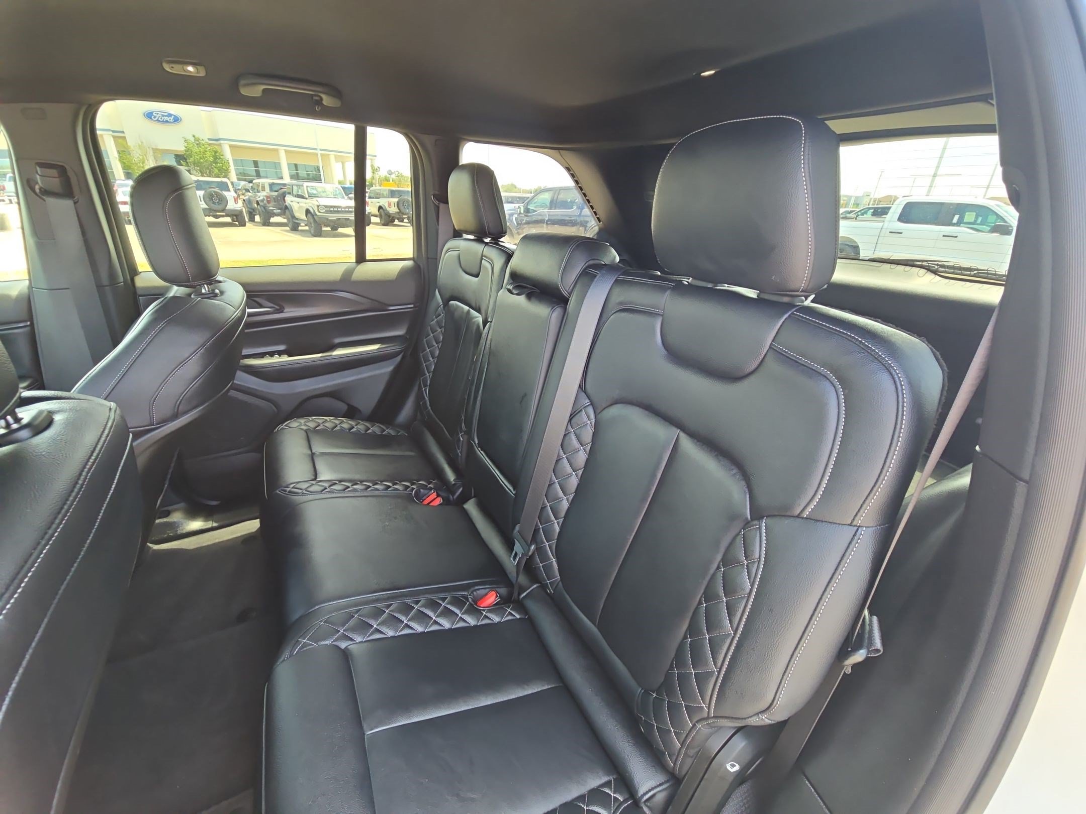Used 2025 Jeep Grand Cherokee Laredo RWD image 26