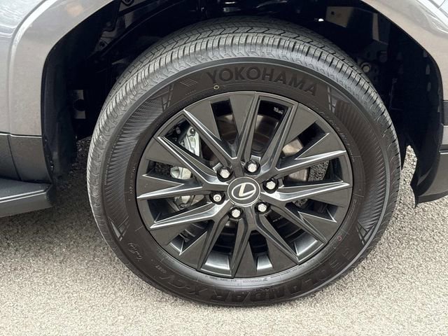 Used 2025 Lexus GX 550 w/ Accessory Package (2T) AWD/4WD image 9