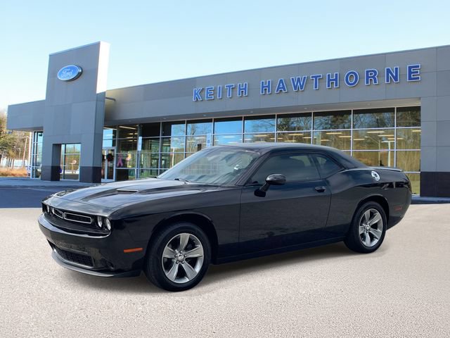 Used 2020 Dodge Challenger SXT RWD image 3