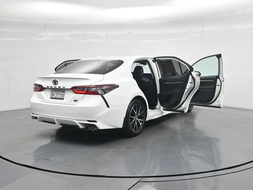 Used 2023 Toyota Camry SE FWD image 5