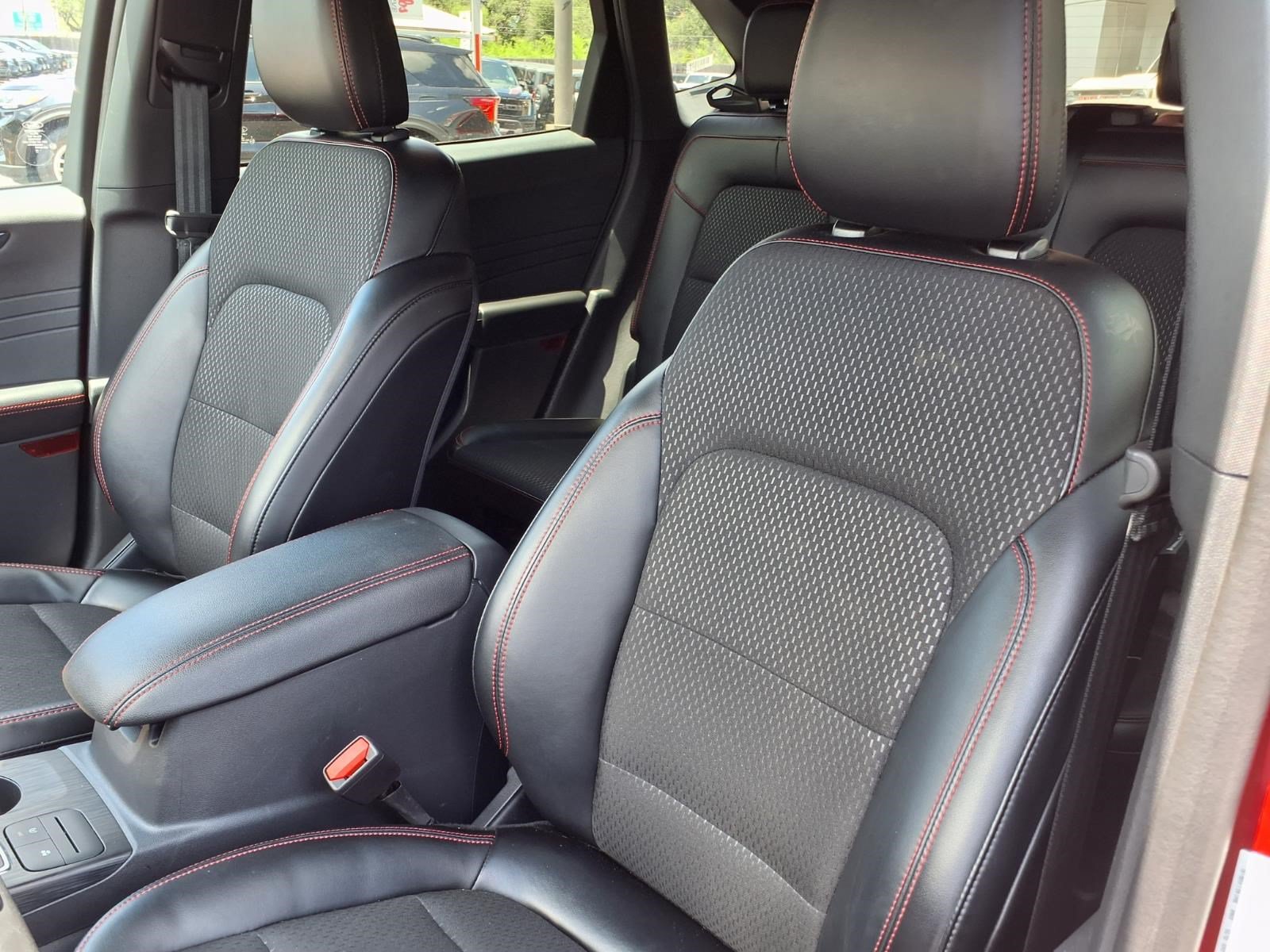 Certified 2025 Ford Escape ST-Line AWD/4WD image 16