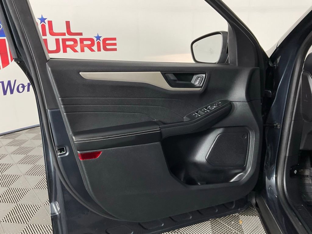 Certified 2022 Ford Escape SE w/ SE Sport Appearance Package image 12