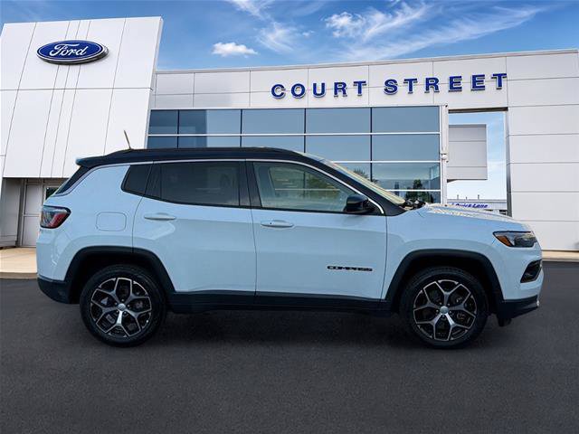 Used 2024 Jeep Compass Limited AWD/4WD image 4