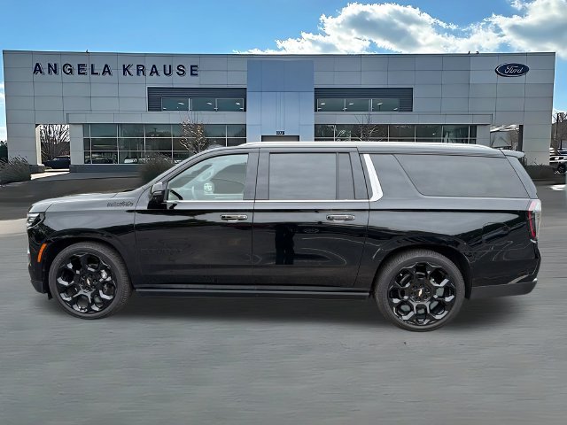 Used 2025 Chevrolet Suburban High Country AWD/4WD image 4