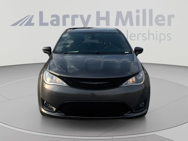 Used 2019 Chrysler Pacifica Touring Plus w/ S Appearance Package FWD image 8