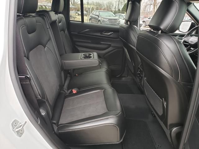 Used 2024 Jeep Grand Cherokee Altitude AWD/4WD image 20