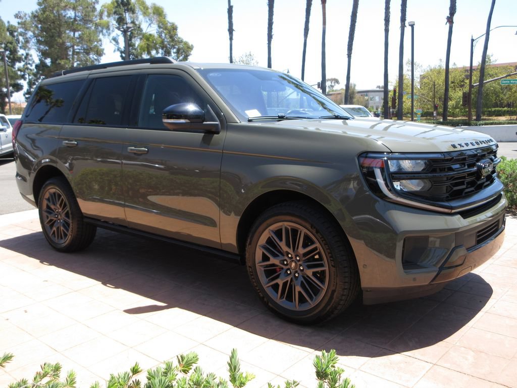 Certified 2025 Ford Expedition Platinum w/ Stealth Performance Package AWD/4WD image 6