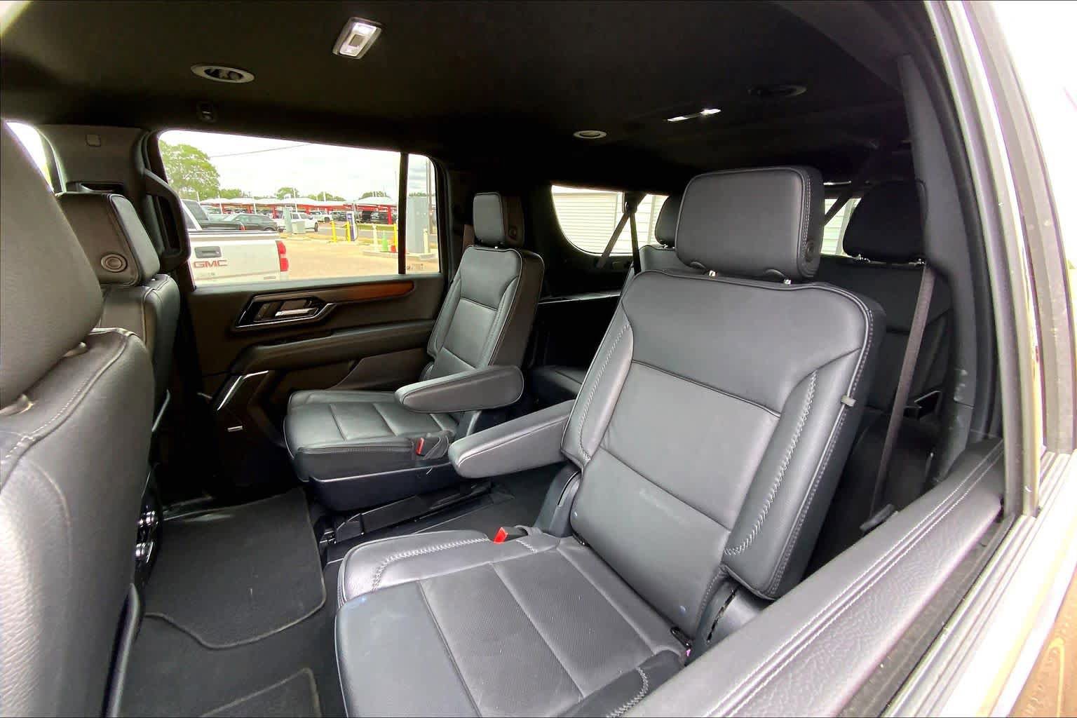 Used 2025 GMC Yukon XL Denali AWD/4WD image 21