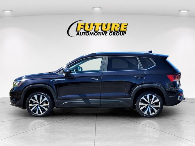 Used 2022 Volkswagen Taos SE w/ Panoramic Sunroof Package FWD image 7
