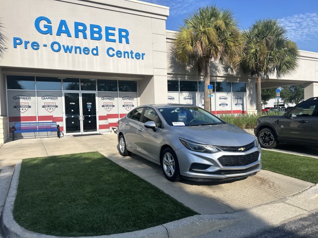 Used 2017 Chevrolet Cruze LT w/ Convenience Package FWD image 2