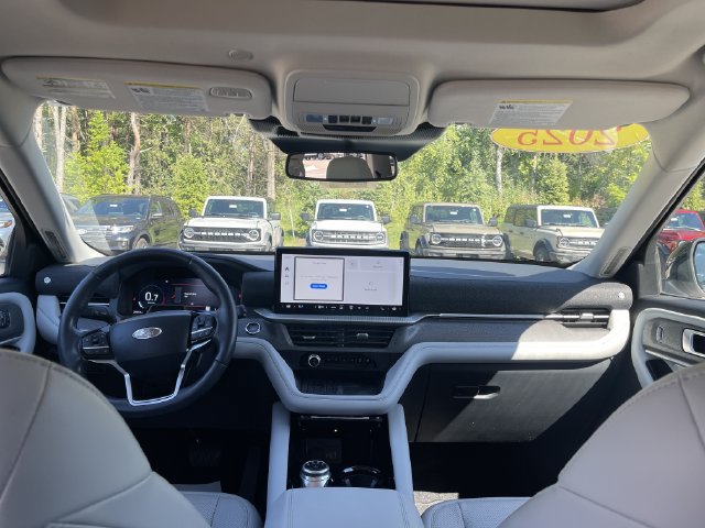 Certified 2025 Ford Explorer Platinum w/ Ultimate Package AWD/4WD image 31