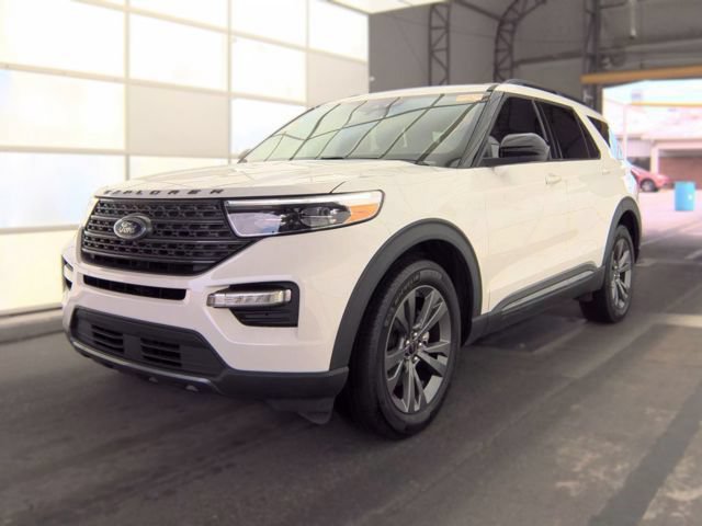 Certified 2024 Ford Explorer XLT w/ Equipment Group 202A AWD/4WD image 3