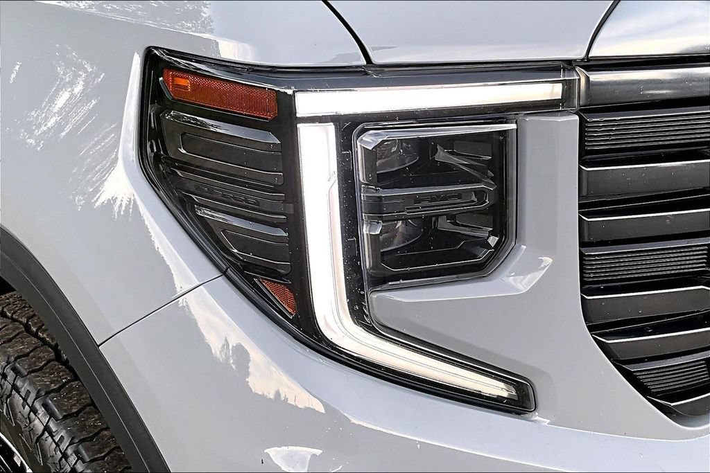 Used 2024 GMC Sierra 1500 AT4 w/ Technology Package AWD/4WD image 29