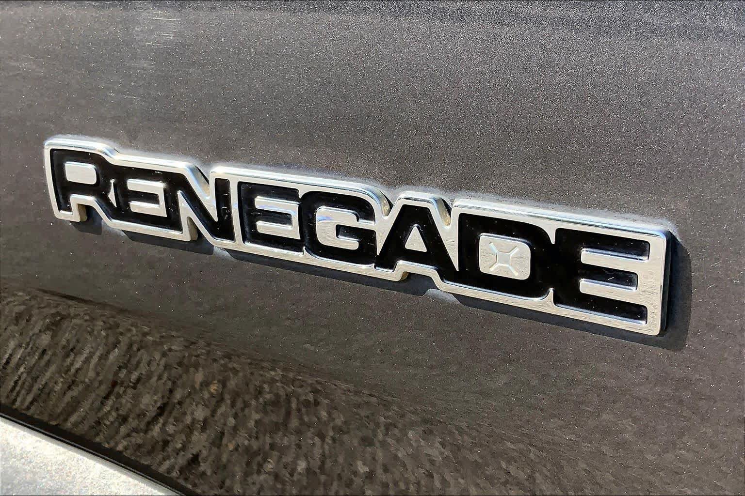 Used 2018 Jeep Renegade Latitude FWD image 31