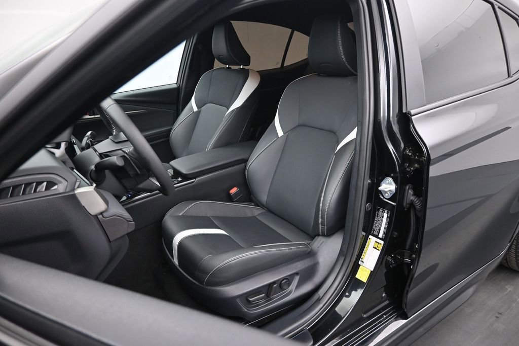 Used 2025 Toyota Camry SE w/ Convenience Package FWD image 9