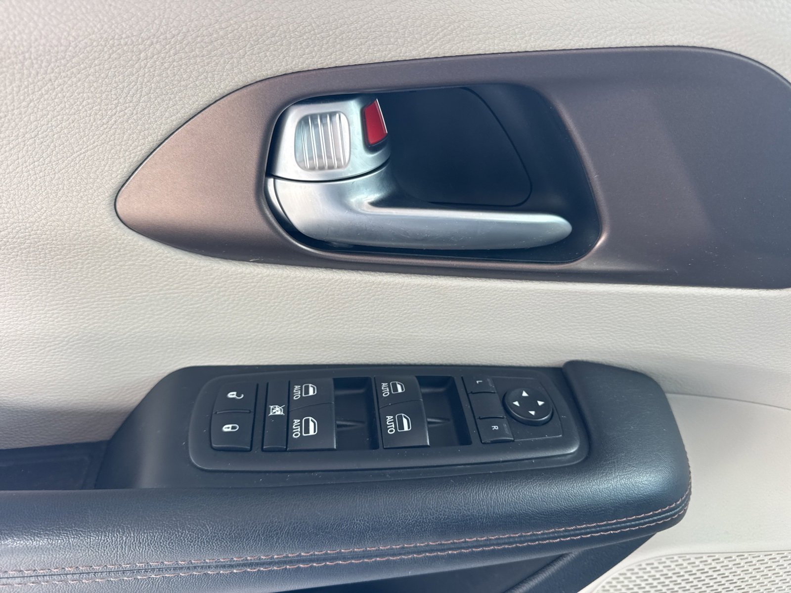 Used 2018 Chrysler Pacifica Touring-L Plus w/ Advanced Safetytec Group image 22