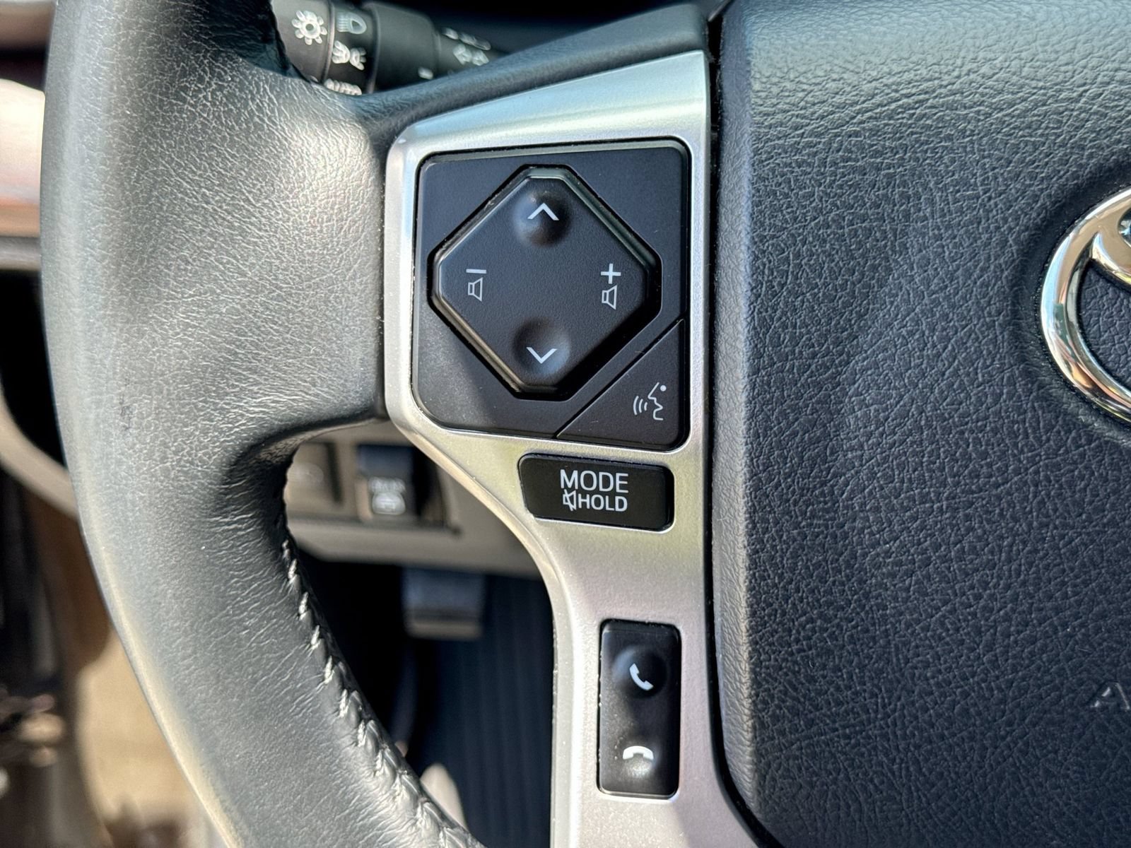 Used 2019 Toyota Tundra Limited w/ Limited Premium Package AWD/4WD image 29