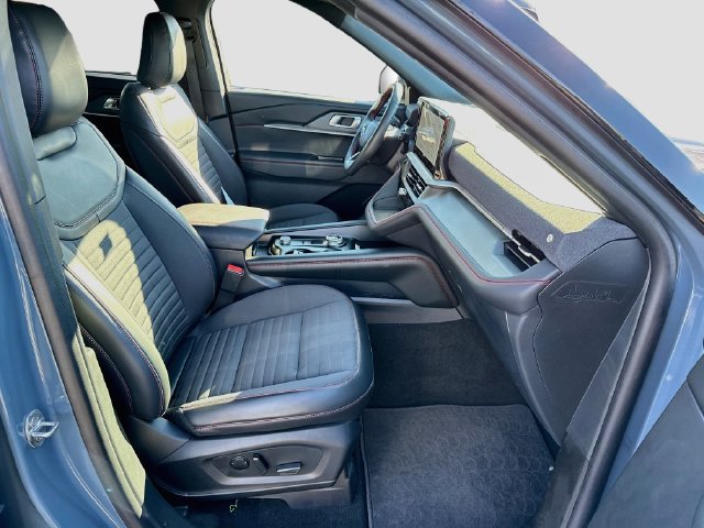 Certified 2025 Ford Explorer ST-Line w/ ST-Line Street Pack AWD/4WD image 37