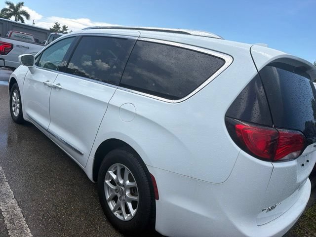 Used 2020 Chrysler Pacifica Touring-L FWD image 2