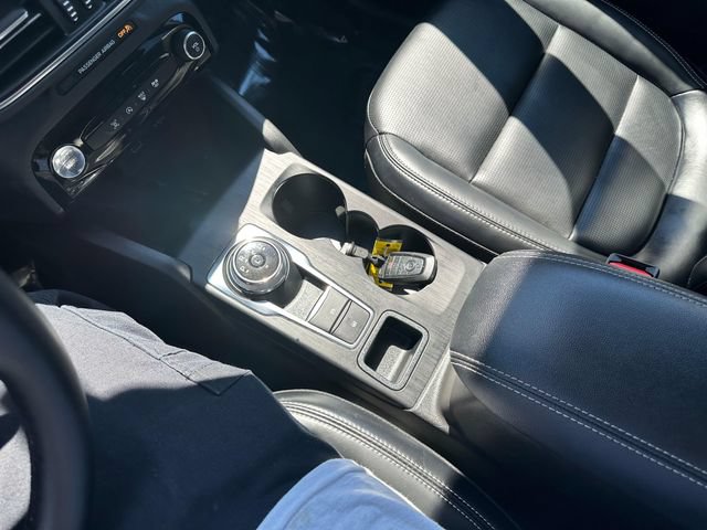 Certified 2025 Ford Escape Platinum AWD/4WD image 18