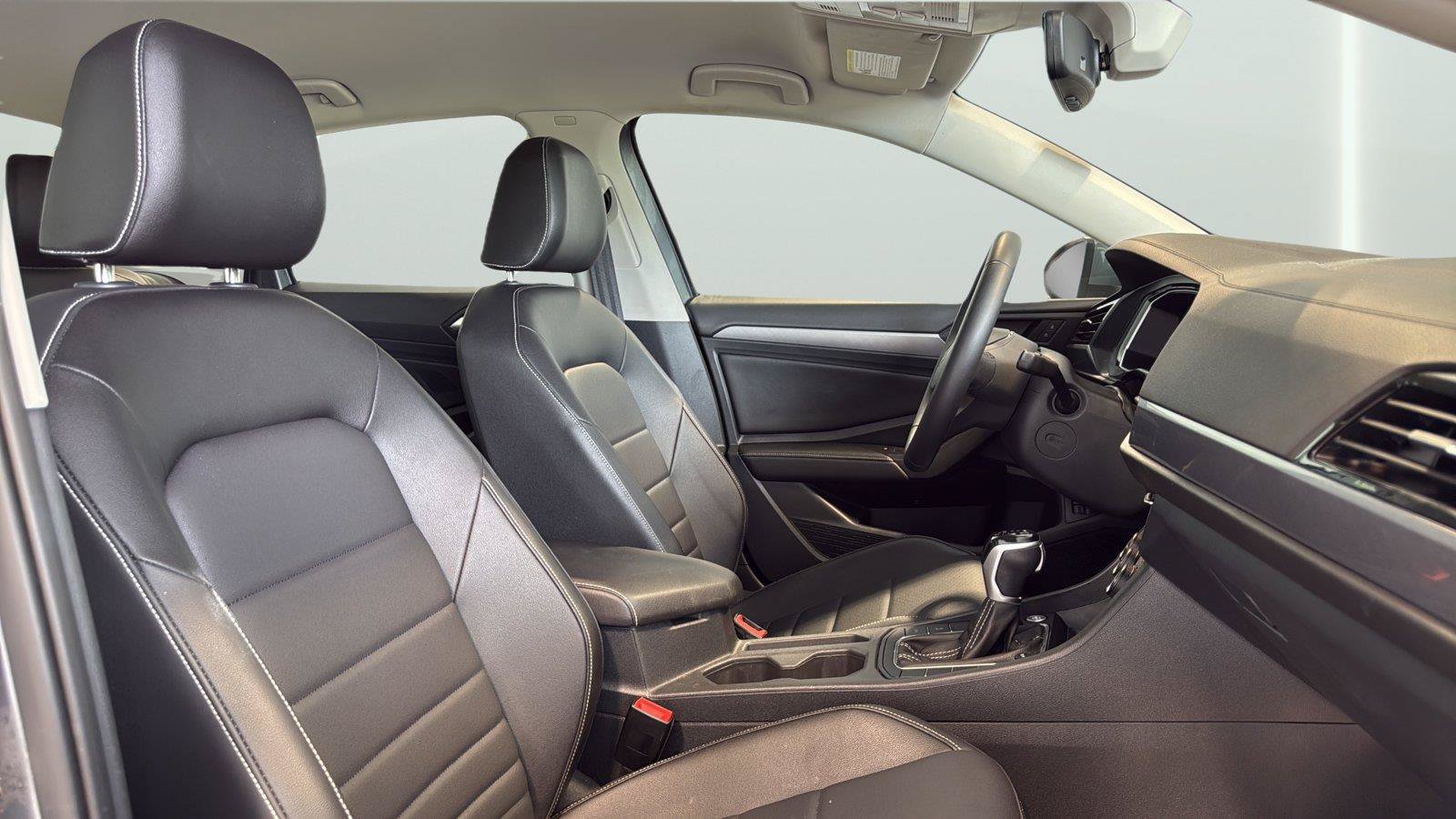 Used 2022 Volkswagen Jetta SE FWD image 16