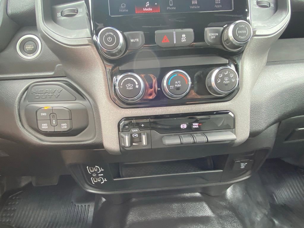 Used 2025 RAM 2500 Tradesman w/ Chrome Appearance Group AWD/4WD image 17